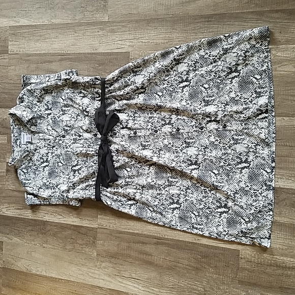 Motherhood Maternity Snakeskin Print Button Down Light Weight Dress L - Picture 3 of 9